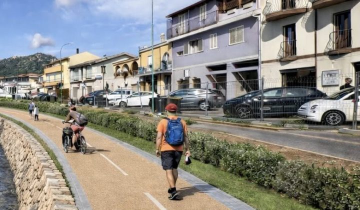 antiere lavori via Amendola a Capoterra per allargamento stradale e riqualificazione Parco Liori