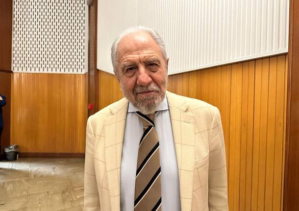 Locandina dell'incontro con il giornalista Antonio Caprarica per la presentazione del libro "Il Bullo", in programma domenica 12 luglio al Parco Urbano di Capoterra.