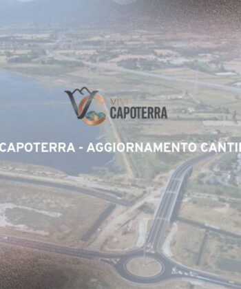 Visualizzazione grafica del cantiere sulla SP 91 a Capoterra: la segnaletica gialla indica chiaramente la deviazione obbligatoria per il centro abitato e la nuova SS 195 per Maddalena Spiaggia, evitando il senso unico contrario.
